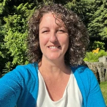 A casual photo of Sarah Dykstra